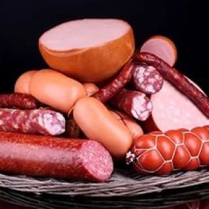 Почти все образцы «Докторской» колбасы в Красноярске забраковали и назвали фальсификатом