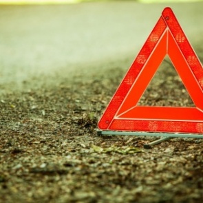 В Ачинске водитель отвлекся на телефонный звонок и допустил наезд на пенсионерку