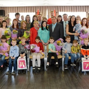 25 ачинских семьей получили сертификаты на приобретение жилья