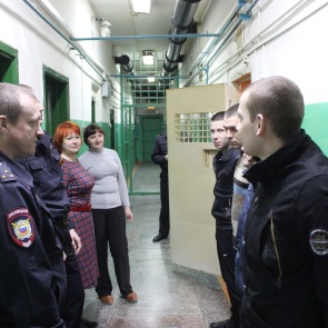 Представители общественности продолжают посещение изоляторов временного содержания и специальных приемников полиции