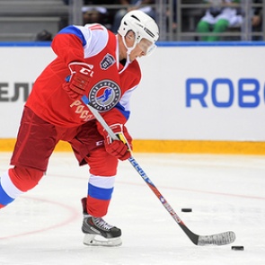 Путин забросил шесть шайб в хоккейном матче в Сочи