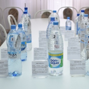 Красноярский ЦСМ обнаружил нарушения СанПиН и ГОСТ в питьевой воде в бутылках