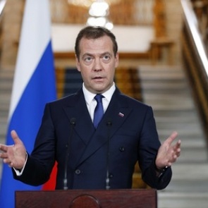 Медведев заявил о необходимости снижения ставки по ипотеке