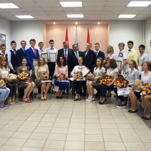 Талантливой и одаренной молодежи Ачинска вручили премии главы города