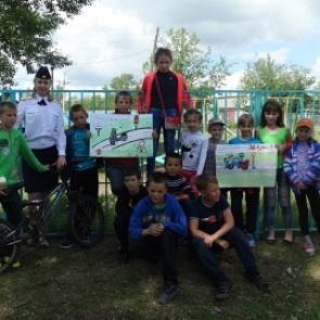 Госавтоинспекторы и юные ачинцы провели акцию «Мопед до 16 лет-ЗАПРЕТ!»