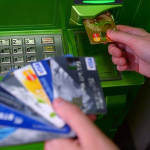 Число выданных кредиток в России выросло на 23 процента