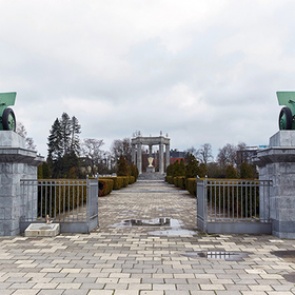 В Польше приняли закон о сносе коммунистических памятников