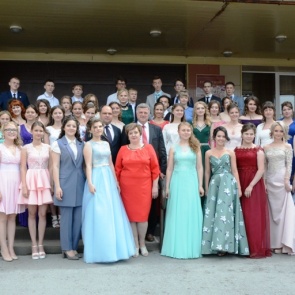 Лучшим ачинским выпускникам вручили медали «За особые успехи в учении»