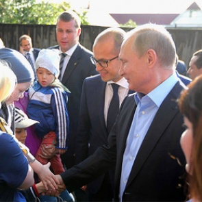 Путин подарил путевку в Сочи жительнице барака из Ижевска
