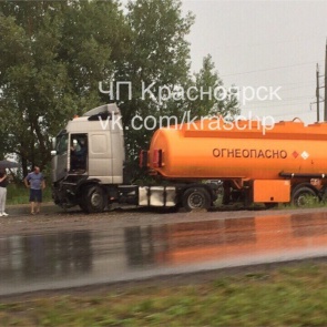 ВАЗ разорвало в жуткой аварии с бензовозом