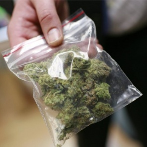 В Ачинске полицейские пресекли незаконный оборот наркотиков