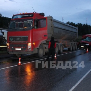 12 человек пострадали в ДТП с участием автобуса и грузовика под Красноярском
