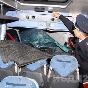 «Водитель залипал в телефон»: пассажиры рассказали свою версию аварии автобуса