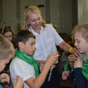 Сотрудники Госавтоинспекции и общественники в Ачинске встретились с детьми оздоровительного лагеря «Сокол»