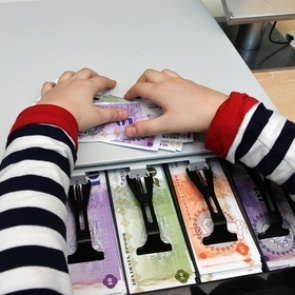 Депутат предложил разрешить несовершеннолетним заниматься бизнесом