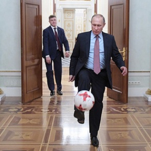 Путин отказался тренировать сборную России по футболу