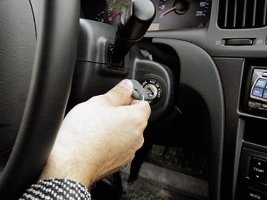 Трое ачинцев предстанут перед судом за угон автомобиля