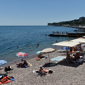 Российские туристы снизили расходы на шопинг и экскурсии