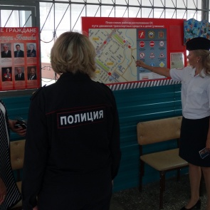 Сотрудники ачинской Госавтоинспекции проверяют готовность школ к новому учебному году