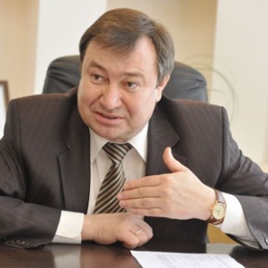 На прямую линию главы города продолжают поступать звонки