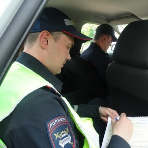 Дорожные полицейские в Ачинске пресекли около 170 нарушений, связанных с выездом на полосу встречного движения