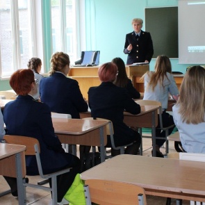 Ачинские полицейские провели урок в правовом классе