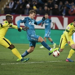 Гол на 85-й минуте принес «Зениту» ничью в матче с «Анжи»