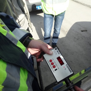 Дорожные полицейские призывают водителей не использовать чрезмерную тонировку стекол автомобиля