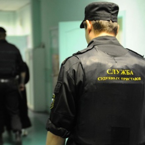 Судебные приставы получат право задерживать должников по алиментам