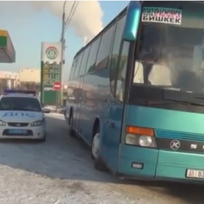 В Красноярске задержали международный автобус с неисправными тормозами