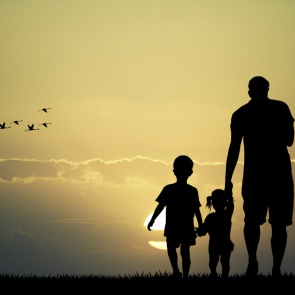 В крае почти 20 тысяч мужчин воспитывают детей в одиночку