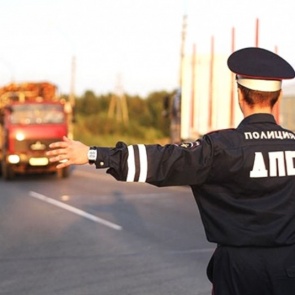 Предложить деньги инспектору ДПС и избежать наказания. Верховный суд разъясняет