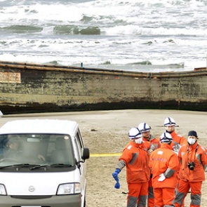 К берегам Японии приплыла лодка с трупами