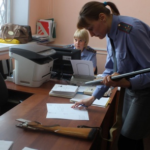 Полицейские напоминают о возможности добровольной сдачи оружия