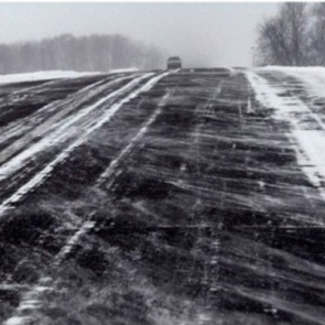 Ачинцев предупреждают о сильном ветре и гололедице на дорогах