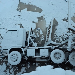 В Енисейском районе с моста рухнул лесовоз