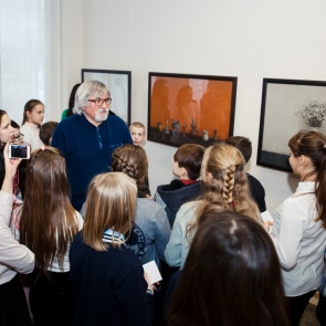 Первый подарок Ачинску на 335-летие: открылась выставка Валентина Теплова