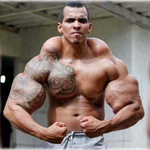 Малахова назвали больным за эфир с кумиром «рук-базук»