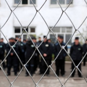 Экипажем ППС в Ачинске задержаны местные жители при попытке кражи из павильона