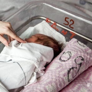 Из бюджета выделяют полмиллиарда на выплаты за рождение первенца