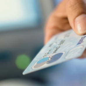 На Ачинске перед судом предстанет мужчина, обвиняемый в краже денег с банковской карты