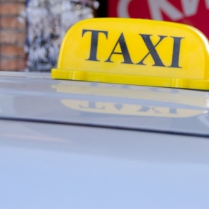 Пассажир уснул в такси и лишился 36 тысяч с документами
