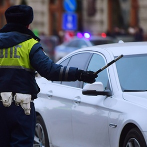 Полицейским запретили убирать с дорог пьяных судей