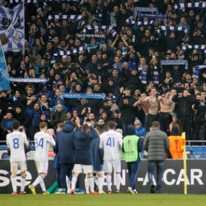 Украинские футбольные фанаты-нацисты напали на россиян