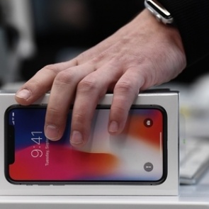 Россияне обрушили цены на iPhone X