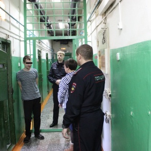 Представитель уполномоченного по правам человека и член общественного совета при МО МВД России «Ачинский» посетили отдел полиции