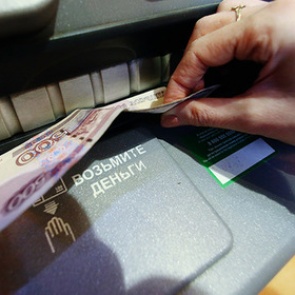 Стала известна зарплата мечты российской женщины