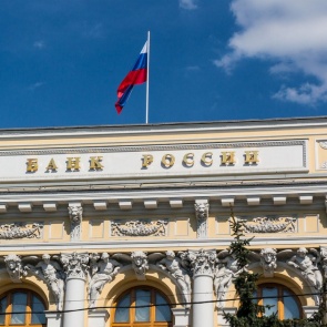 С 1 мая банкам ограничат выдачу кредитов рисковым заемщикам