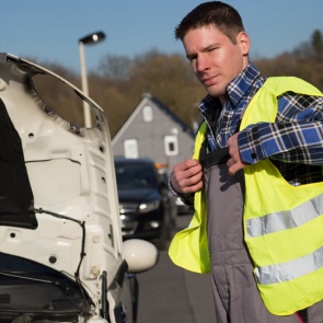 Красноярским водителям придется носить светоотражающие жилеты