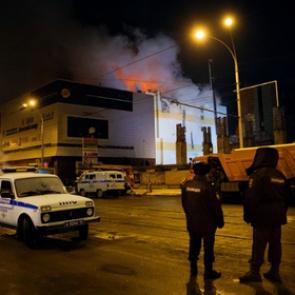 Среди пропавших без вести в кемеровском ТЦ есть группы школьников